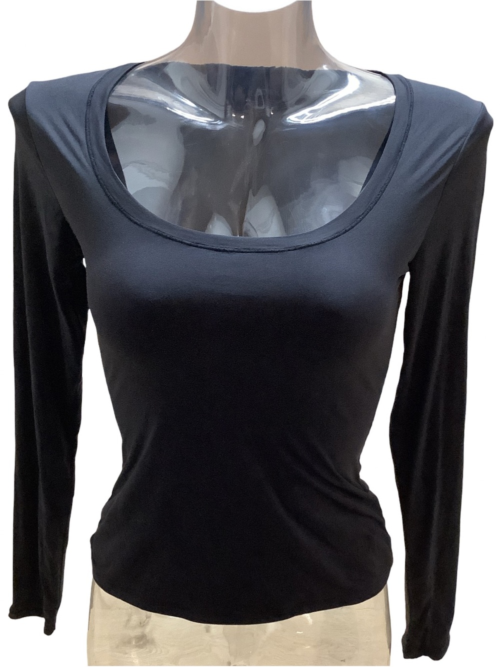 Pumiey Size Small Women's Black Scoop Neck Long Sleeve Tee, Preloved